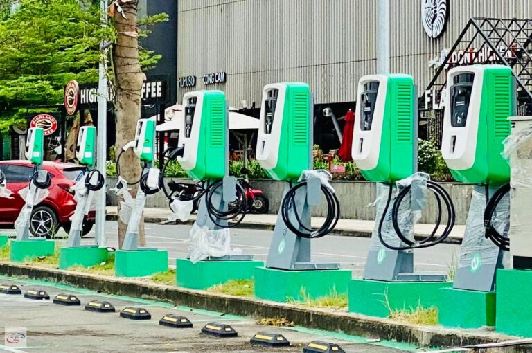 trạm sạc xe điện công cộng